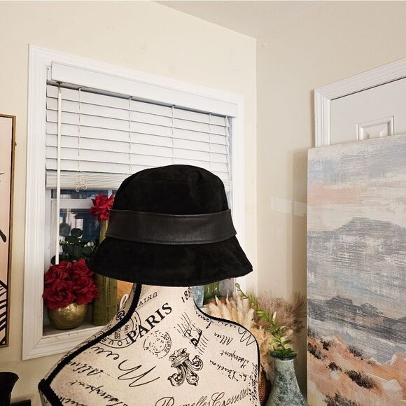 VTG Danier Genuine Suede Unisex Leather Bucket Style Hat. - Picture 8 of 15